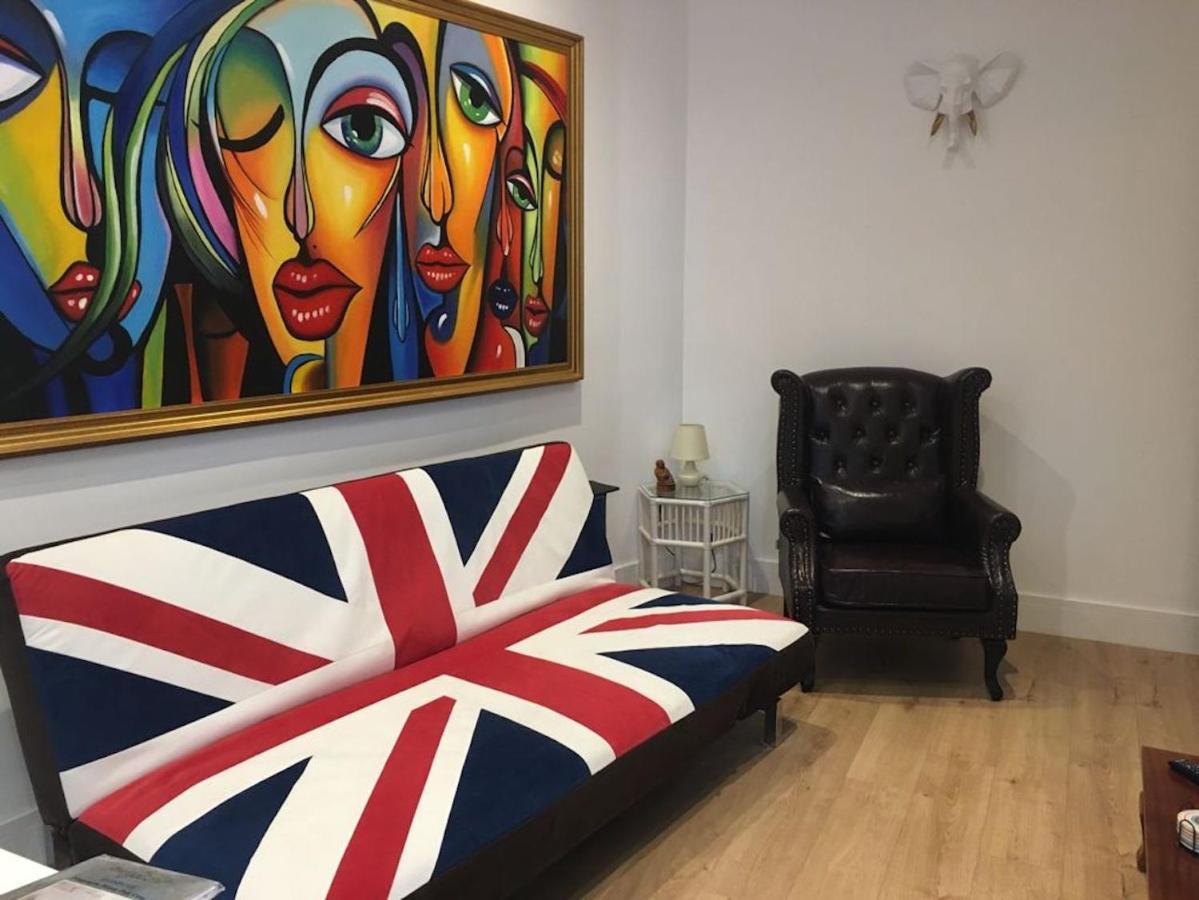 Bagshot Pennyhill Camberley Ascot Luxury 2 Beds 1 Bath Sleeps 4 Pets Ok Permit Parking Lägenhet Exteriör bild